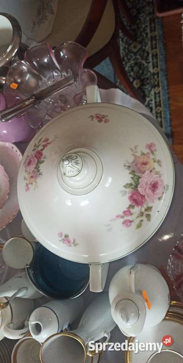 Waza Art Deco na stopie z pokrywką
Sygnowana Porcelana i szkło Gdańsk