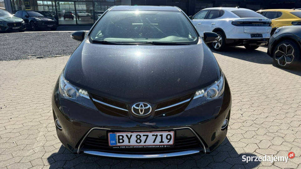 Toyota Auris II 2012 Auris Sadlno