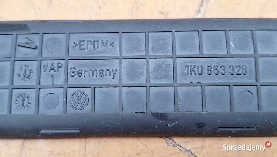 VW GOLF V WKŁADKA GUMOWA SCHOWKA TUNELU sprzedam