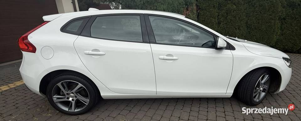 Volvo v40
