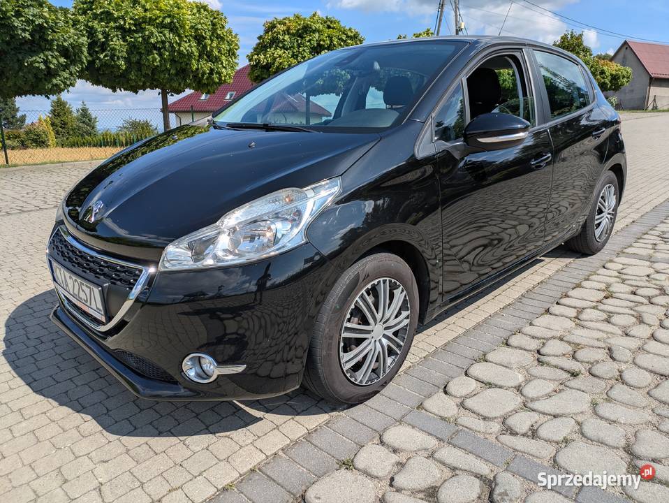 Zadbany Peugeot 208 benzyna 12 wersja 5 drzwiowa ESP