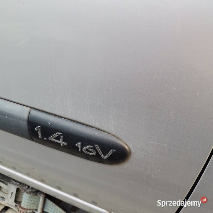 Renault clio części sprzedam