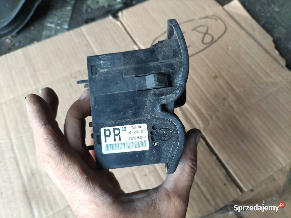 WŁĄCZNIK ŚWIATEŁ OPEL VECTRA B 09228133 osobowe Kamień-Kolonia sprzedam
