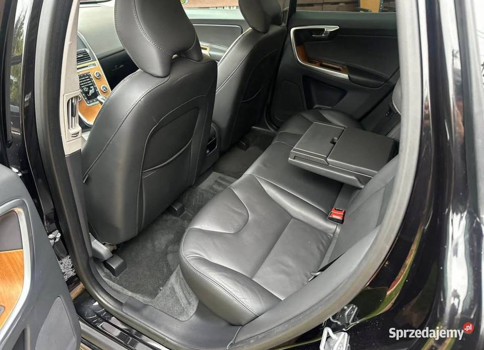 2017 VOLVO XC60 AWD INSCRIPTION SUV Siedlce