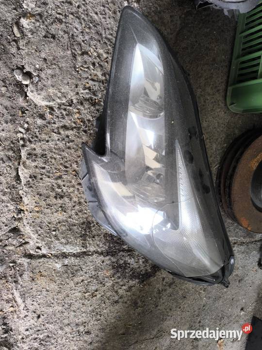 lampa przód prawa opel corsa Czechówka
