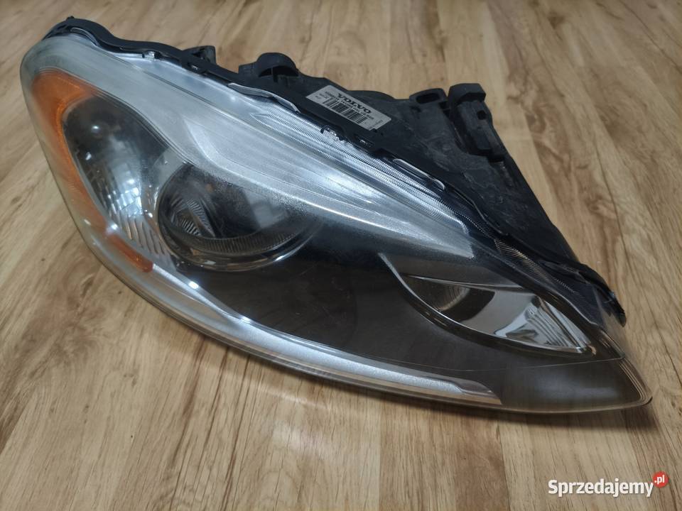 Reflektor prawy przód Volvo XC60 Części samochodowe podkarpackie