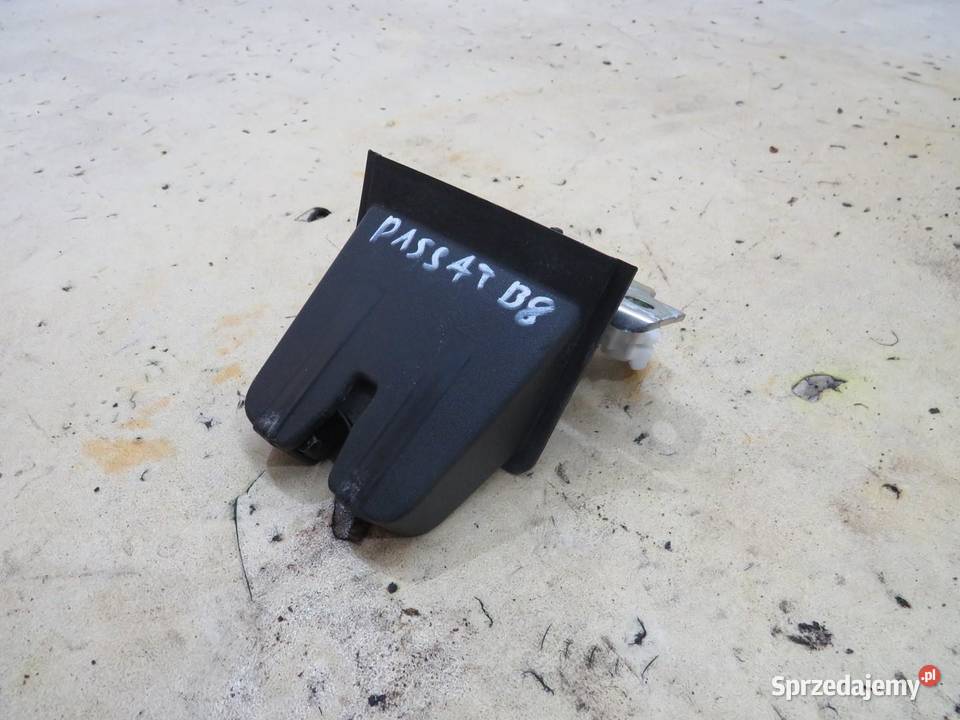 ZAMEK KLAPY BAGAŻNIKA PASSAT B8 KOMBI