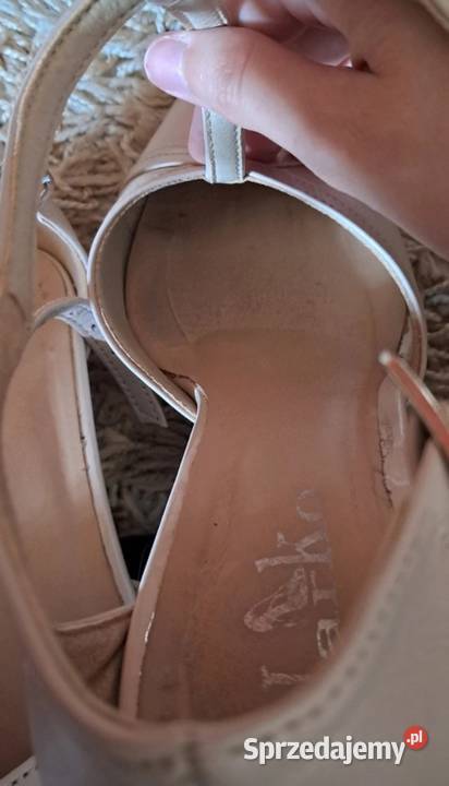 Beżowe buty na obcasie eleganckie Rozmiar 39 Czółenka sprzedam