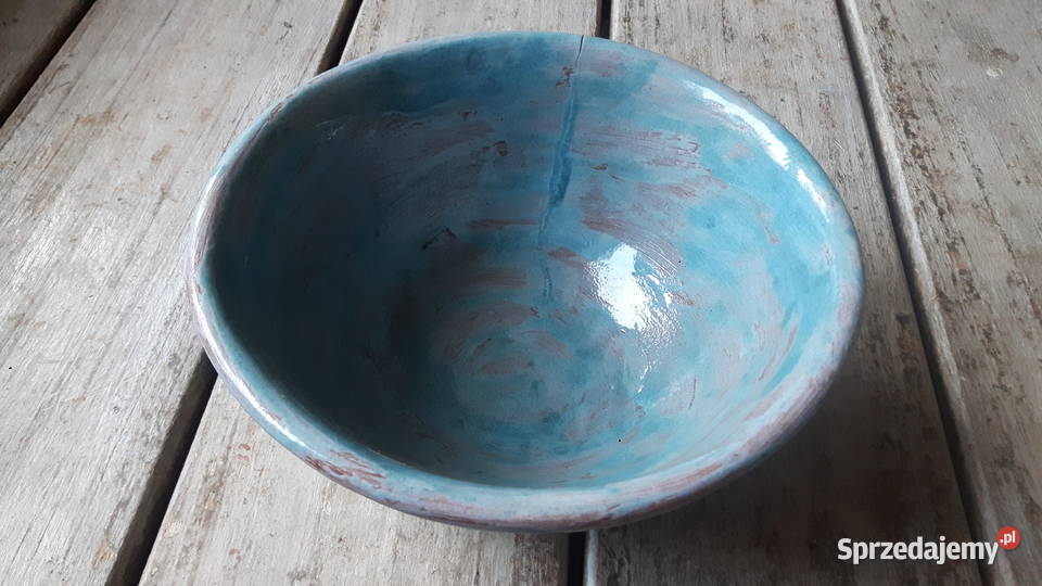 Miska ceramiczna ręcznie wykonana z gliny.