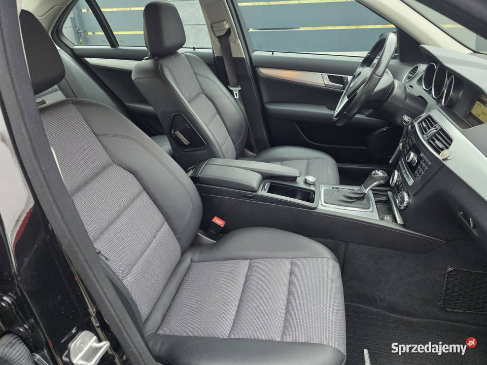 Mercedes C 250 AVANTGARDE niski przebieg 88195 z wielofunkcyjna kierownica Czarnków