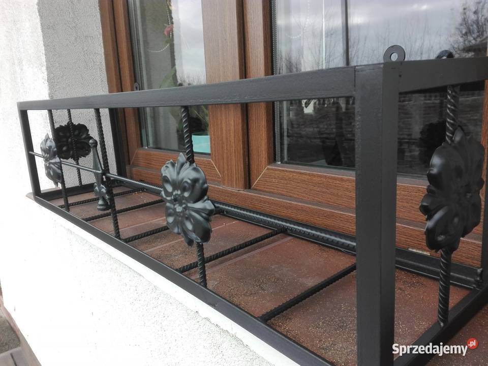 Kwietnik kuty kwiaty skrzynka balkonowa doniczka