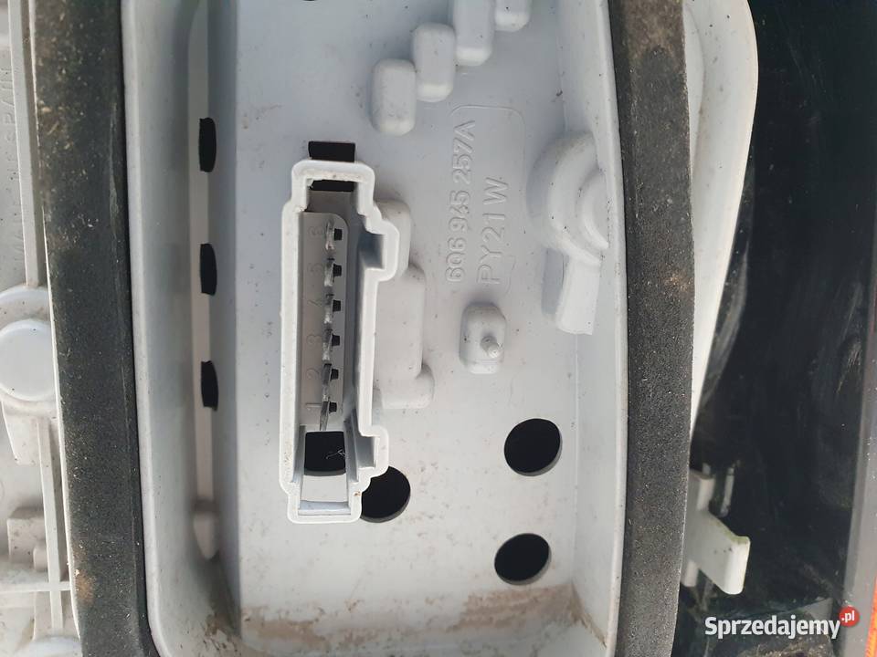 VW Polo IV 0105r TYLNA LAMPA LEWA lewy tył Chełm