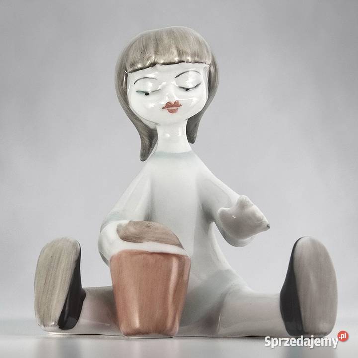 dziecko z wiaderkiem lalki art deco Hollóhza mazowieckie Bronisze