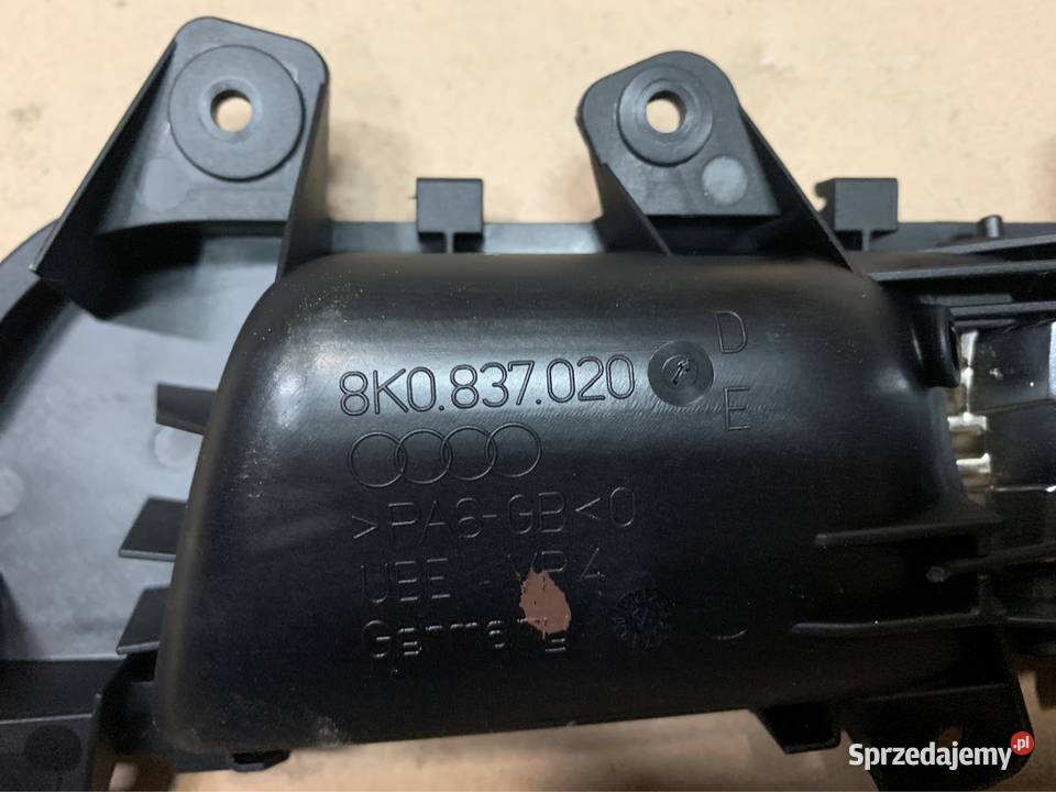Klamka wewnętrzne prawy przód 8k0837020 audi a5 Rok produkcji 2012 Szczecin