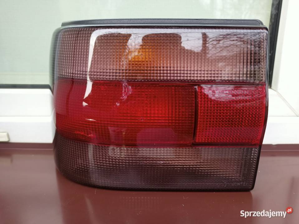 Renault 19 PH 2 II lampa tył tylna lewa Oświetlenie łódzkie Sieradz sprzedam