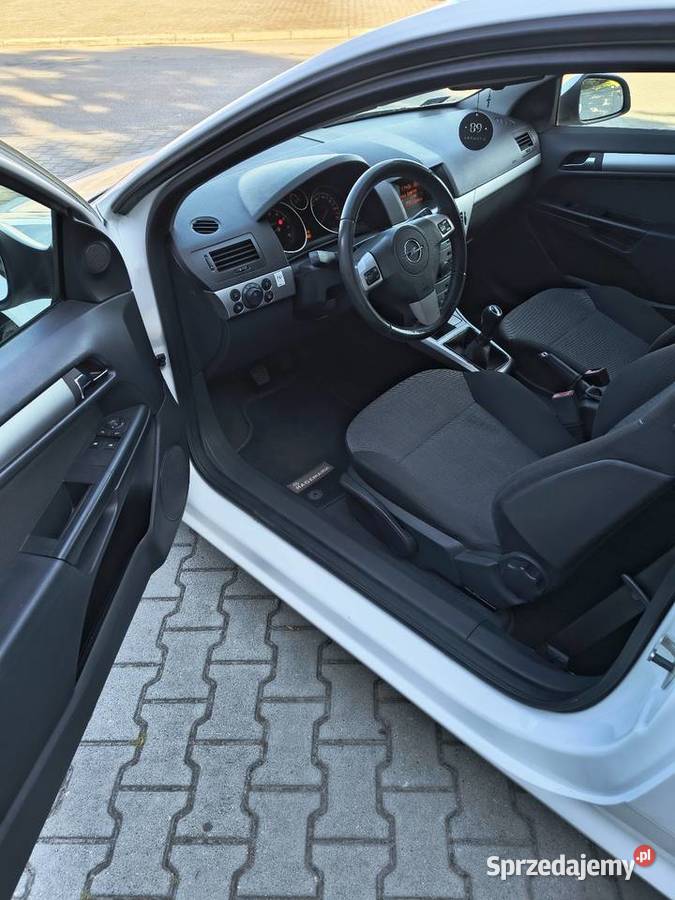 Opel Astra GTC 2009 16 stan wzorowy nieuszkodzony świętokrzyskie Kielce