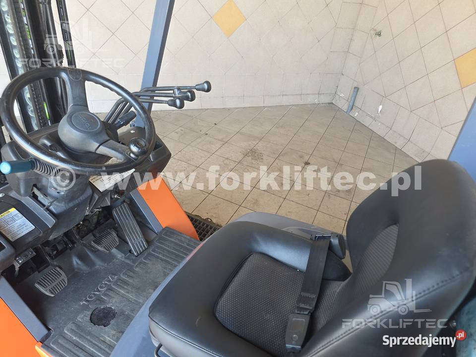 Wózek widłowy TOYOTA 7FGF18 1750 Triplex TOYOTA Lędziny