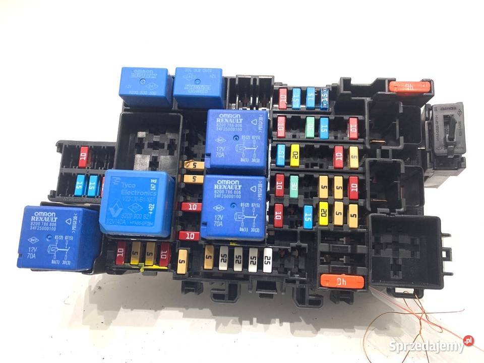 SKRZYNKA BEZPIECZNIKÓW RENAULT CLIO V 243805499R osobowe