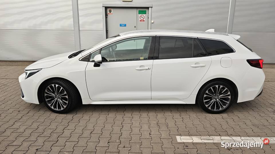 Toyota Corolla 18 Hybrid 140 2023 Style SalonPL automatyczna Warszawa sprzedam