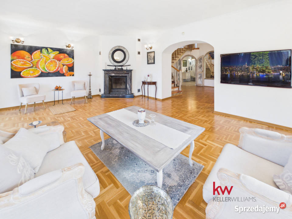 sprzedaży domu wolnostojącego 280m2 Janów