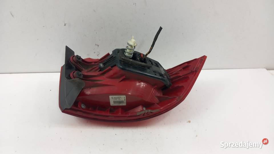 VW PASSAT B7 SEDAN LAMPA TYŁ PRAWA Zbierkowo