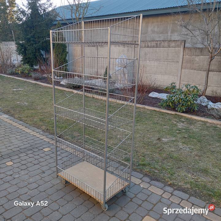 Sprzedam metalowy regał ekspozycyjny z półkami Sklep mazowieckie Góra Kalwaria