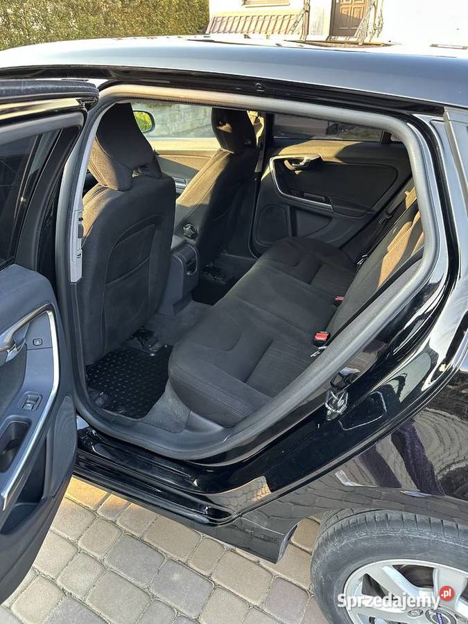 VOLVO V60 kombi bezwypadkowe produkcji 2012