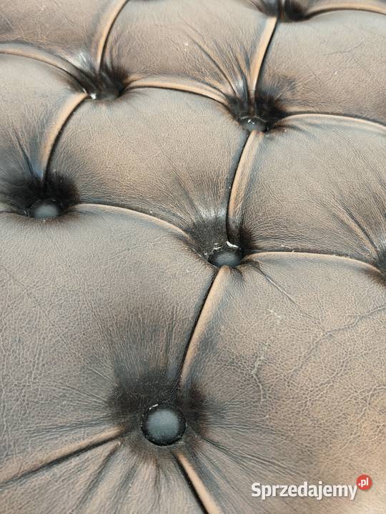 Elegancki Podnóżek Chesterfield w Stylu Poddębice