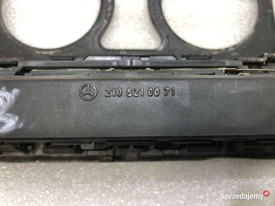PANEL DEKOR KONSOLI MERCEDES CKLASA W202 9301 EU Osłony i zaślepki sprzedam