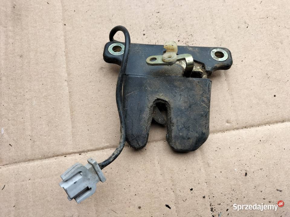 Audi 80 B3 B4 8A5827505B ZAMEK KLAPY BAGAŻNIKA osobowe Kamień-Kolonia