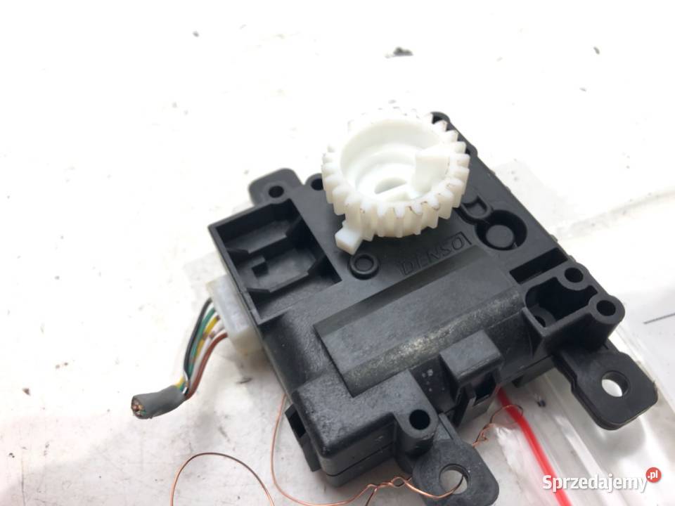 SILNIK NAGRZEWNICY TOYOTA 0638002031 COROLLA E21