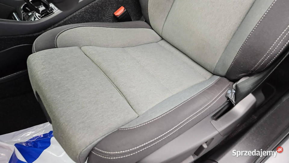 Volvo XC 40 PlugIn Hybrid Plus Dark aut Z lakier metallic Warszawa sprzedam