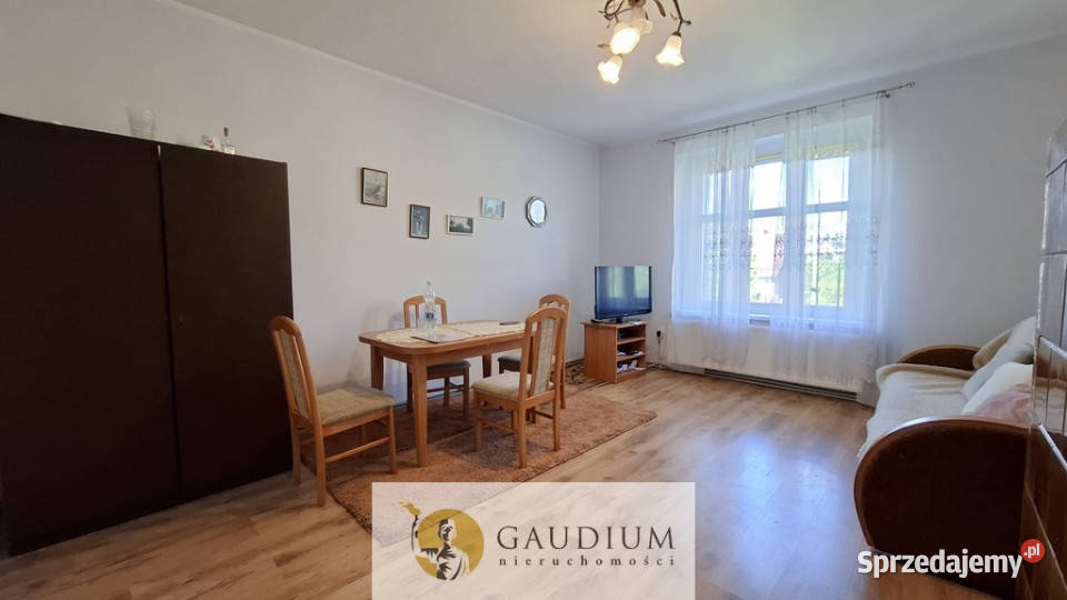 Kamienica z czterema mieszkaniami wolnostojący Pelplin sprzedam