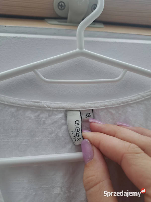 Biała sukienka z falbaną NLY Trend rozmiar 38 Spódnice i sukienki