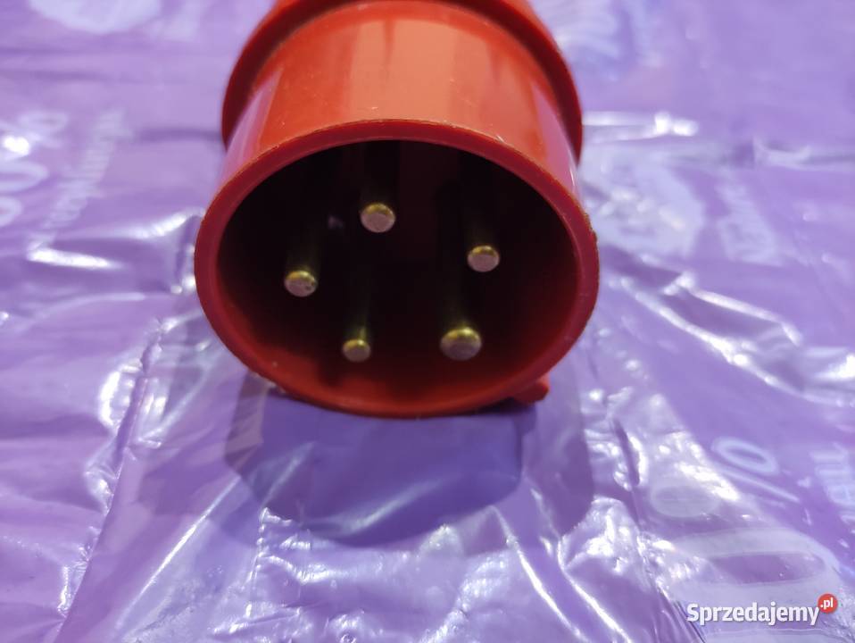 Zbiorniczekosłona i wtyczka siłowa