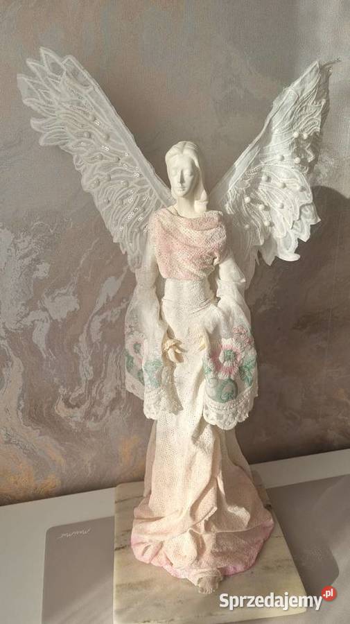 Delikatny Anioł w kolorach ecru i różu z Zamość