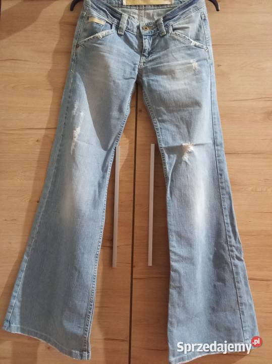 Dzwony z niskim stanem vintage Bershka Wrocław