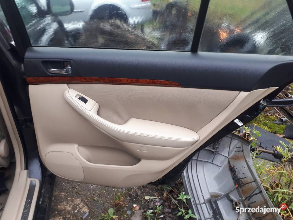 Wnętrze fotele kanapa boczki Podgrzewane Avensis osobowe Sandomierz