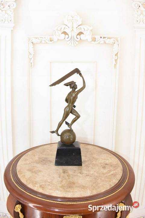 Hermes z Mieczem na Kuli Ziemskiej Figura z Kraków