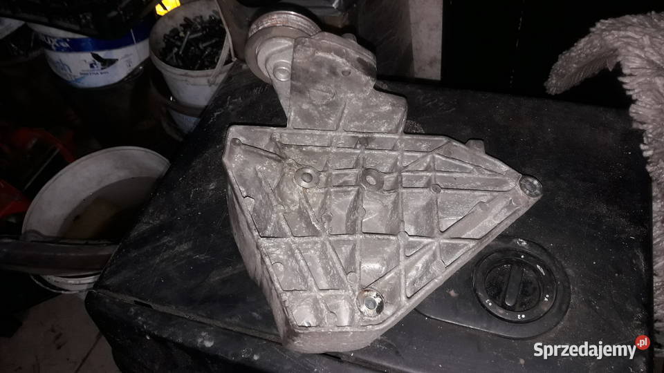 Audi 18 turbo benzyna łapa wspornik sprężarki Części montażowe dolnośląskie Sieroszowice