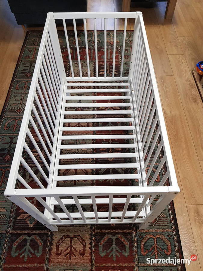 Łóżeczko drewnian z materacem Żołynia sprzedam