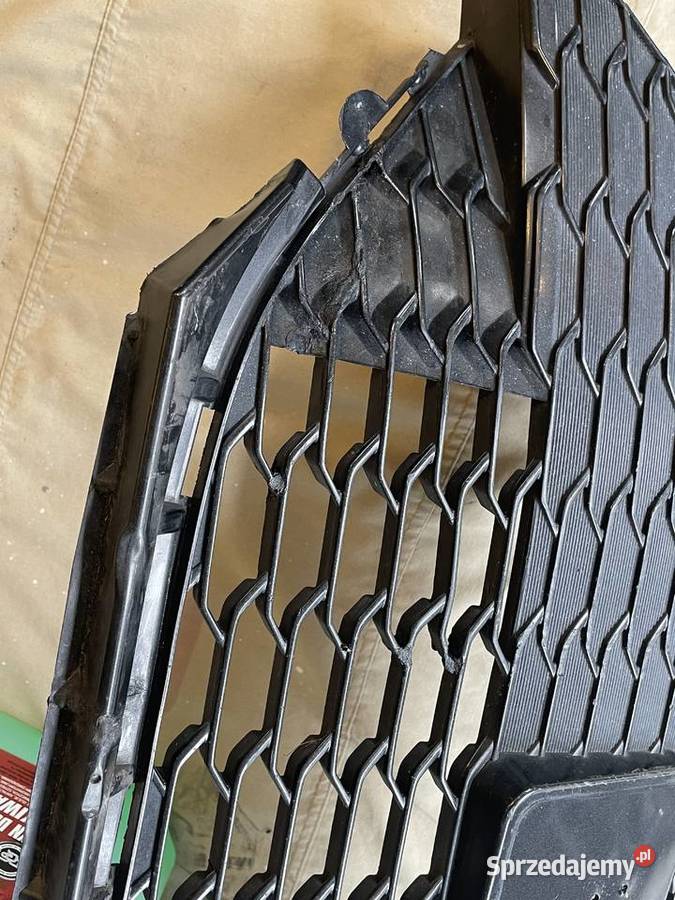 Toyota Yaris III atrapa przedniego zderzaka Atrapy Komorniki