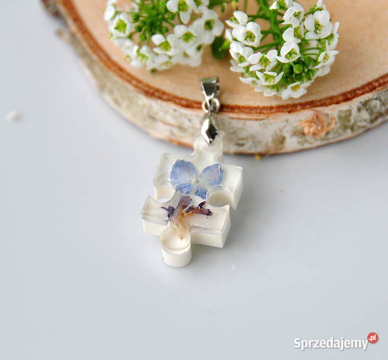 Wisiorek w kształcie puzzla żywica