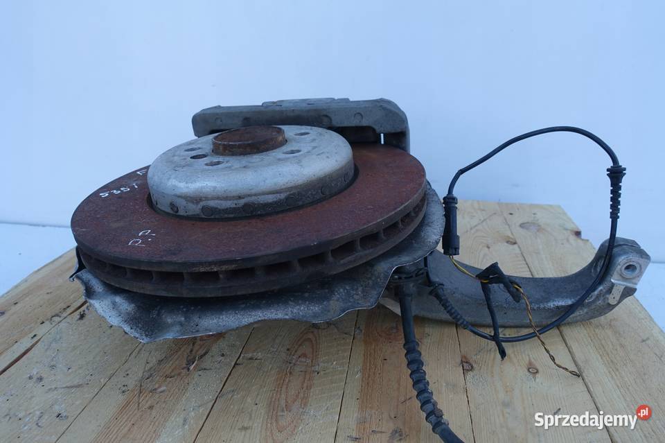 BMW F10 535 30 i PRZEDNIA PRAWA ZWORNICA PIASTA osobowe Rudka