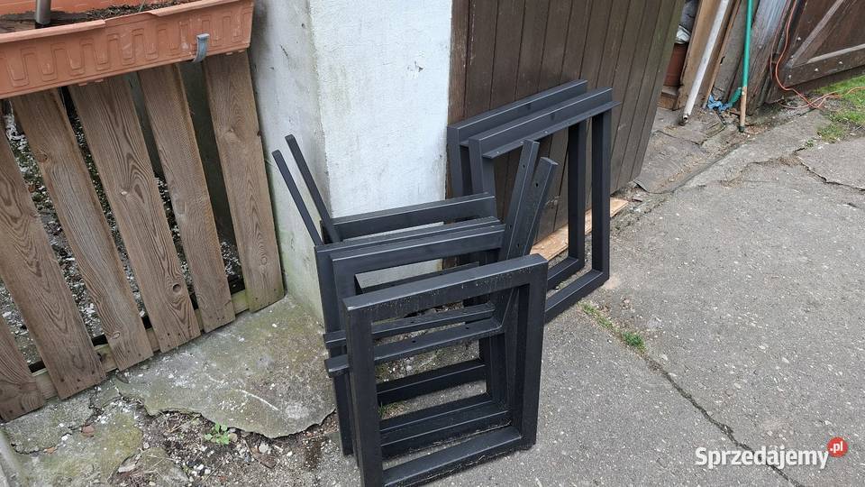 Nogi dwóch ławek i stołu Giżycko