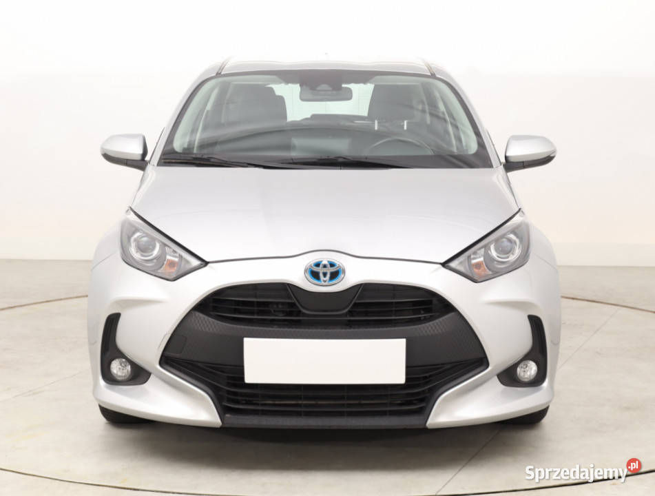 Toyota Yaris 15 VVTi Hybrid srebrny dolnośląskie Bielany Wrocławskie