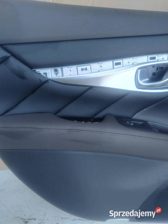 BOCZEK DRZWI LEWY TYL INFINITI M37 829771MA0A