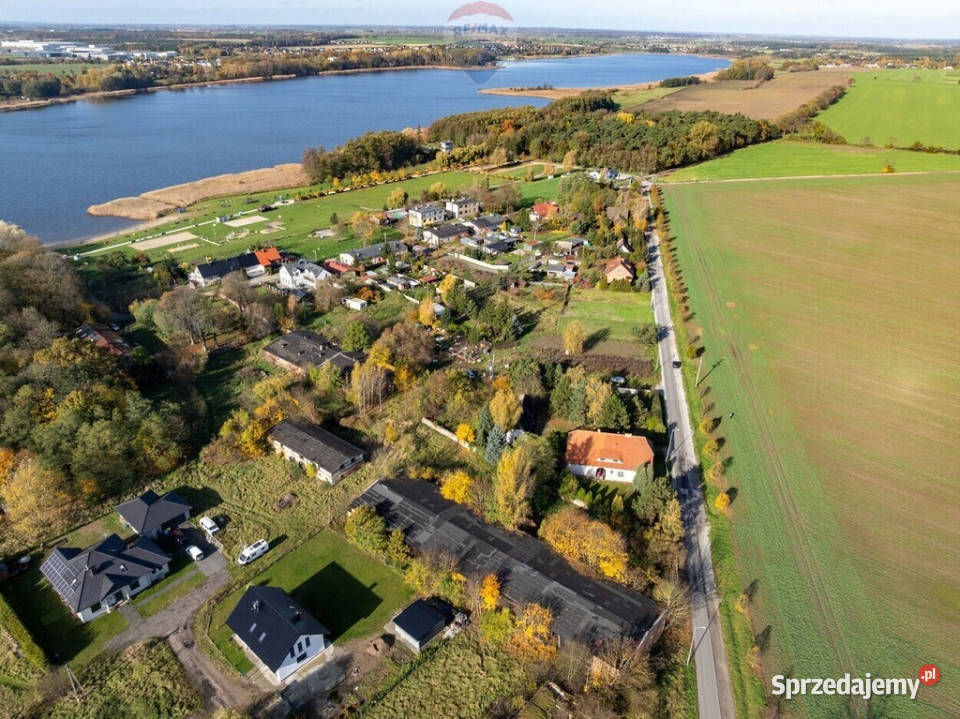 Działka zabudowana starą szkołąjezNiepruszewskie Zborowo