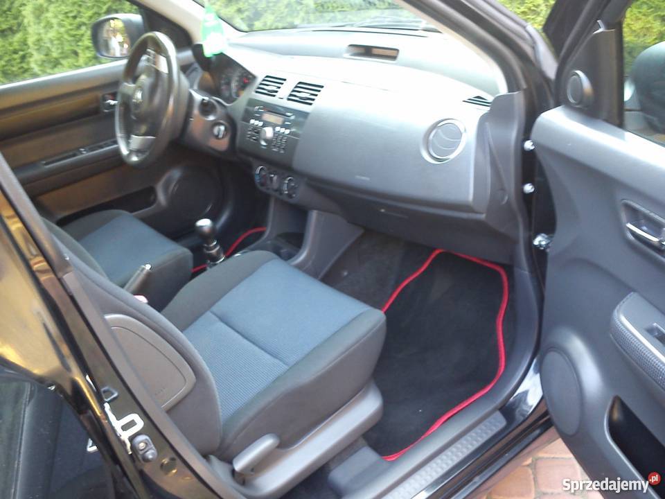 SUZUKI SWIFT 13i 90 4X4 CZARNY BŁADNY MAŁY radio / CD Radom