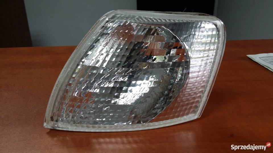 Kierunkowskazmigacz przedni VW Passat B5 nowy osobowe śląskie Wodzisław Śląski